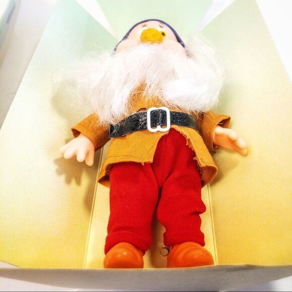 80’s Vintage Bashful Dwarf Doll Snow White Collectible - Picture 4 of 10